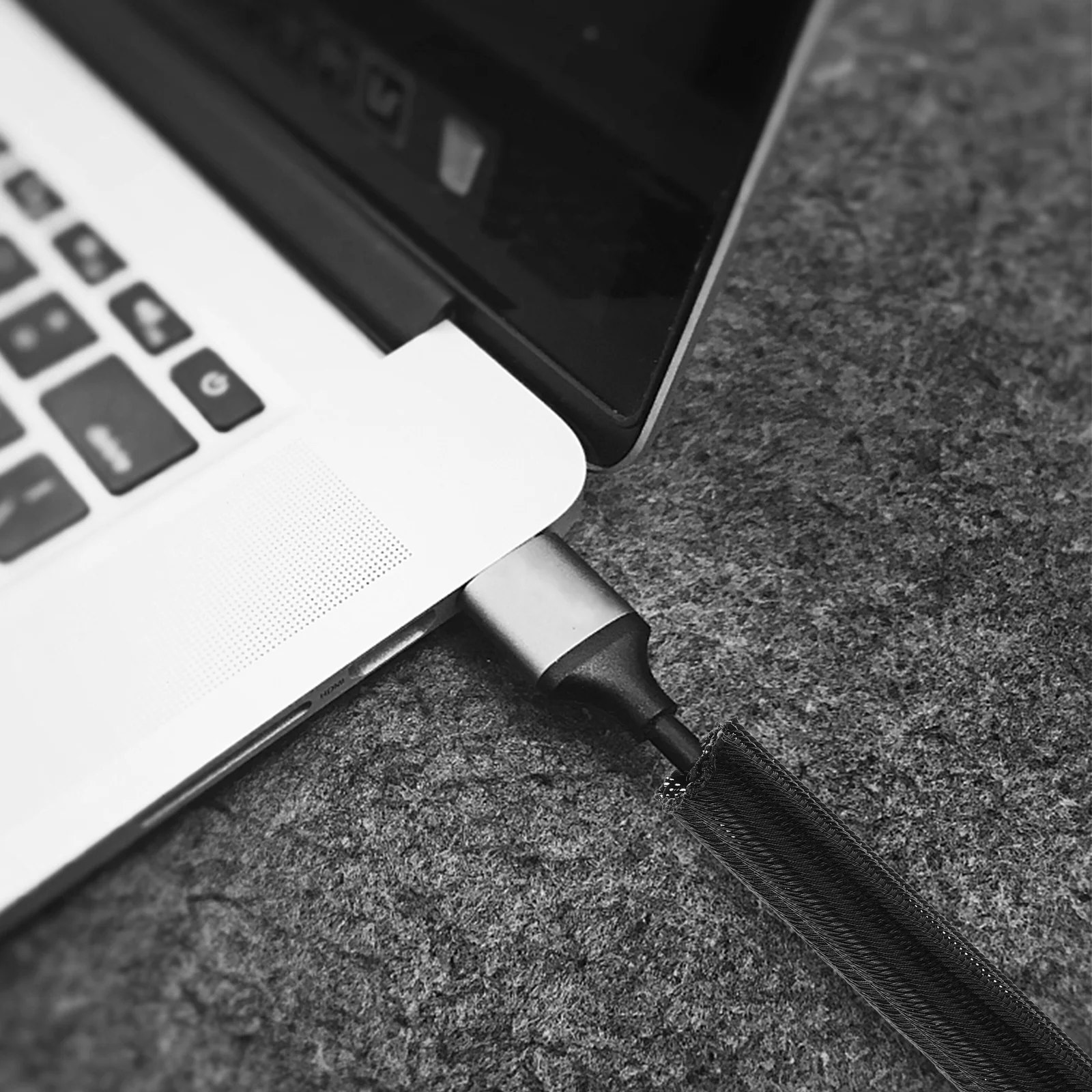 

Cable Sleeve Cord Management Wire Organizer Computer Cord Chewing Protector Adjustable Length Pet Cable Tube Organizer