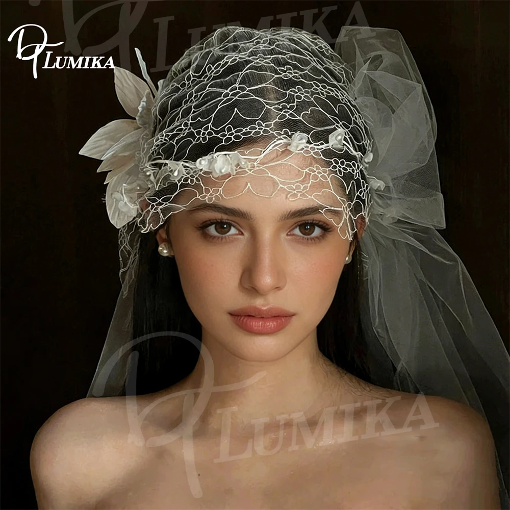 Bridal Veil with Lace Floral & Pearl Details – Short Tulle Mantilla, Vintage Elegant Wedding Veil for Brides & Photo Shoots