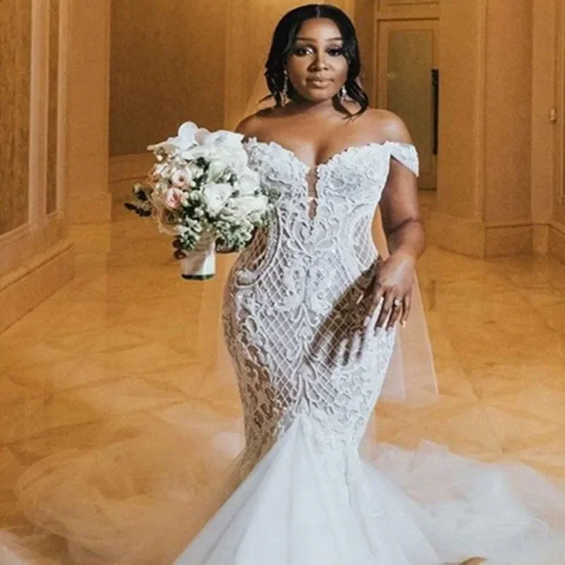 Suknie ślubne syreny z aplikacjami z koronki w kształcie serca na zamówienie dla panny młodej Vestidos De Noiva z odkrytymi ramionami i odkrytymi plecami