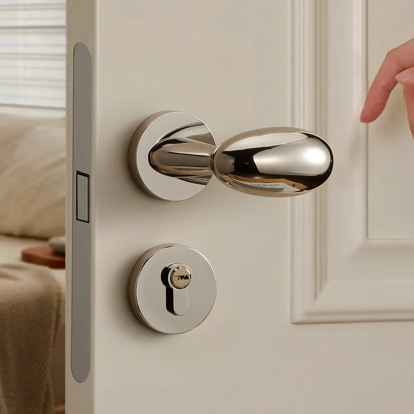 Simple Bright Chrome Bedroom Door Lock Goose Egg Shaped Design Brushed Silver Magnetic Silent Split Wooden Door Handle Lock