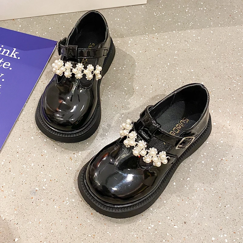 

Autumn New Glossy Leather Shoes Thick Bottom Kids Fashion Britain Style Girls Black Dress Loafers Chic Pearls Children 2022 Flat