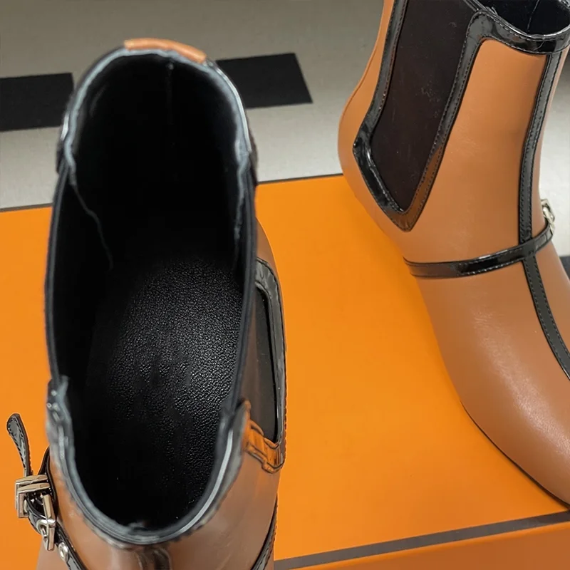 Alta qualidade início do outono novo estilo feminino chelsea tornozelo botas com saltos gatinho e material de couro 25110607
