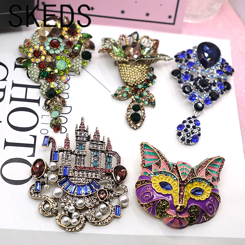 SKEDS Women Fashion Exquisite Dazzle Crystal Pendant Badges Pin Classic Lady Shining Boutique Rhinestone Brooch Corsages