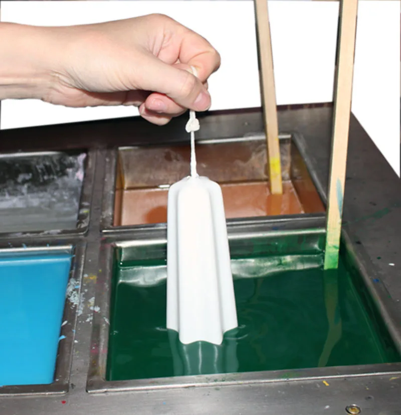 2024 Nuevos productos Máquina para fabricar velas de inmersión con tanque de fusión de cera de parafina personalizada barata con 6 cámaras