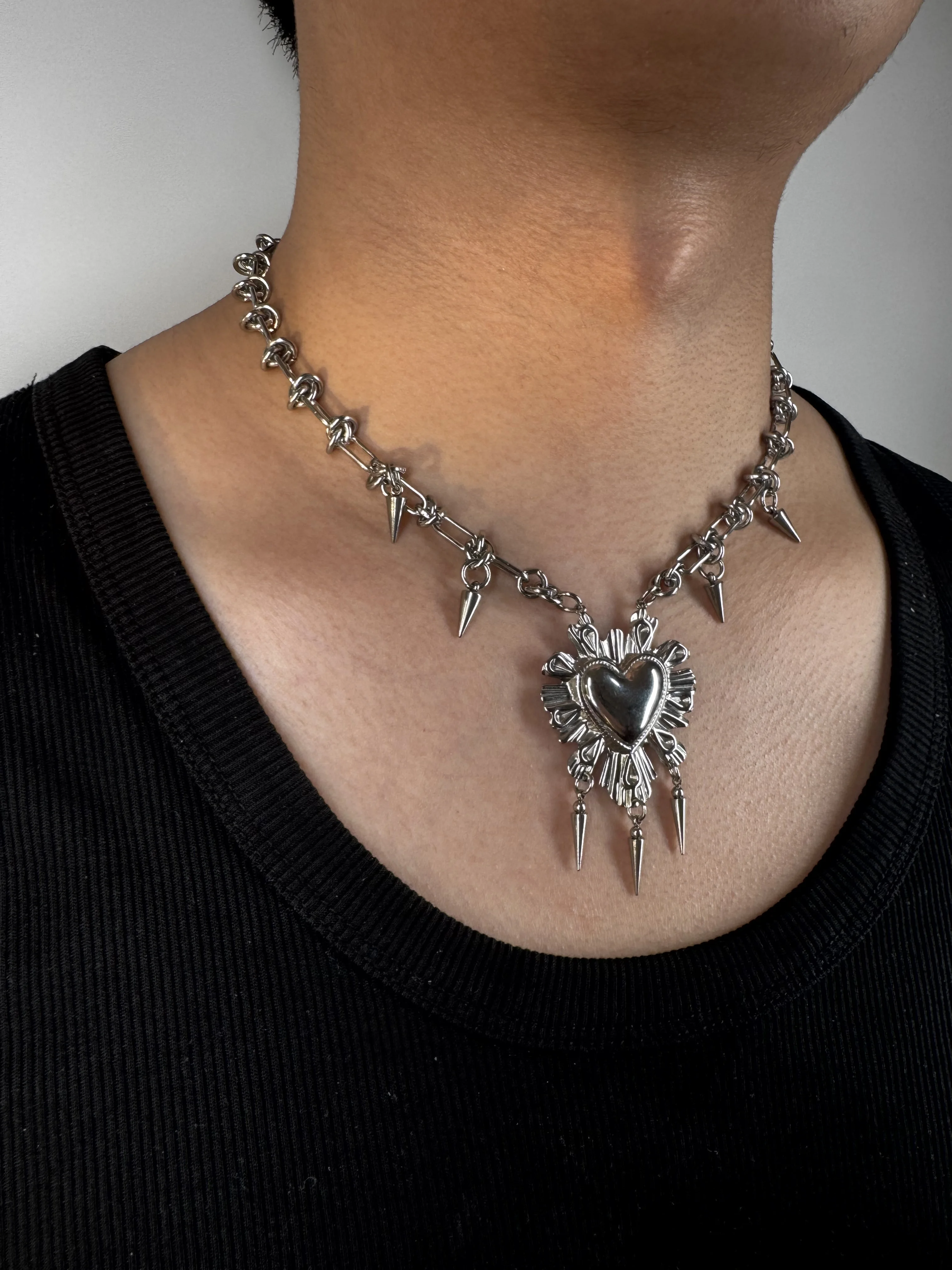 Punk Grunge Y2k Rock Nieten-Halskette mit Überdimensioniertem Liebesanhänger Coole Modische Halskette Goth Charm Schmuck Hip Hop Accessoires – Detail 4