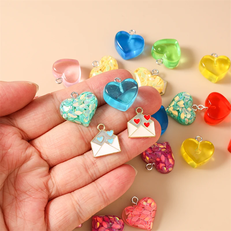 10 Stück Niedliche Bunte Herzanhänger für die Herstellung von Ohrringen, Halsketten, Armbändern, DIY-Bastelarbeiten, Schmuckzubehör – Detail 2