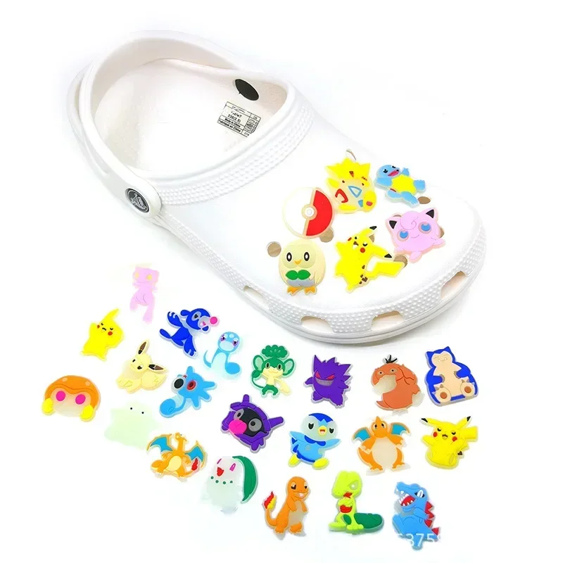 Zapatos de PVC de Pokémon para niños, accesorios de decoración de Crocs, regalo de fiesta, hebilla para niños, dijes de Pikachu, zapatos luminosos