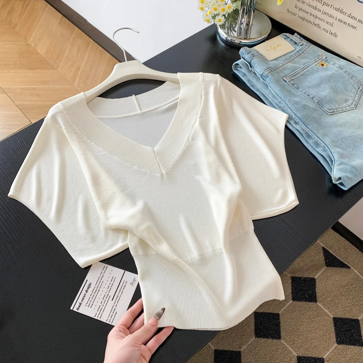 

Spring and Summer 2026 New Temperament V-neck Bat Sleeve Design Sense Niche Solid Color Simple Waist Loose and Thin Knitted Top