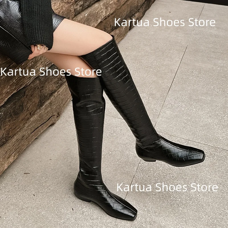 

Women's Crocodile-Pattern Knee-High Boots Square Toe Design Low Block Heel Luxurious Dress Autumn Ladies Daily Long Botas