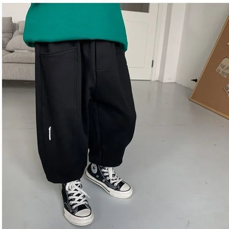 

Одежда для маленьких детей, весенние спортивные брюки с эластичной резинкой на талии для девочек, осенние детские тонкие спортивные штаны с буквами, шаровары до щиколотки для мальчиков, 2+y