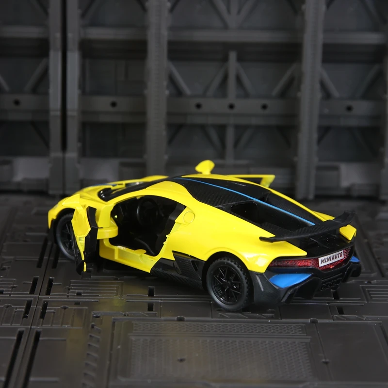 

Модель автомобиля Bugatti Divo из сплава, масштаб 1:32, с открывающимися дверями, имитацией звука и световых эффектов, высокое качество изготовления.