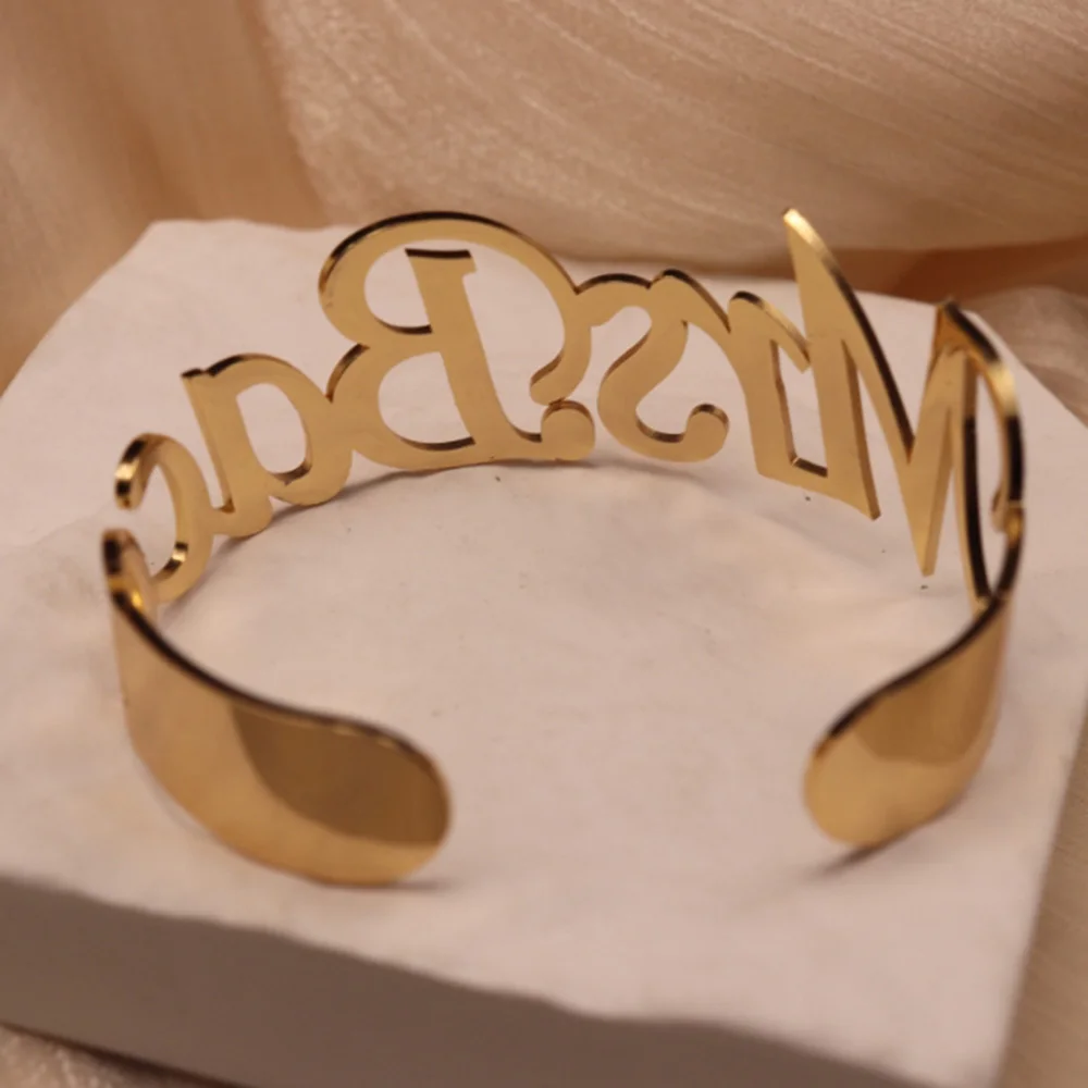 Personalized Name Women\'s Bracelet Stainless Steel Gold and Silver Bracelet Personalized Charm Bracelet Valentine\'s Day Gift