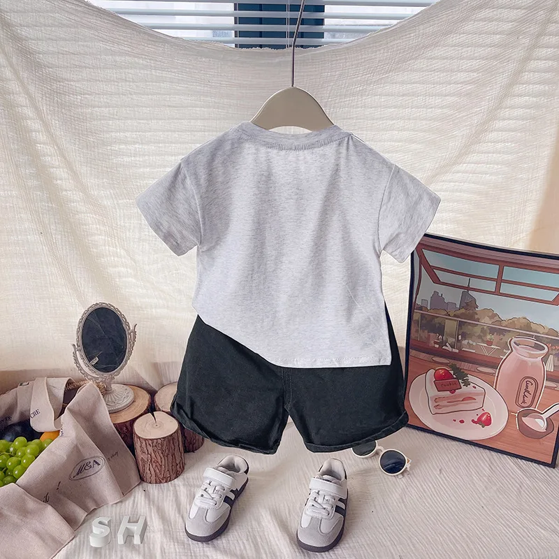 ملابس أطفال أولادي 2026 ملابس صيفية غير رسمية مطبوعة بجيب رقعة وأكمام قصيرة تي شيرت علوي وسراويل قصيرة ملابس أطفال من قطعتين