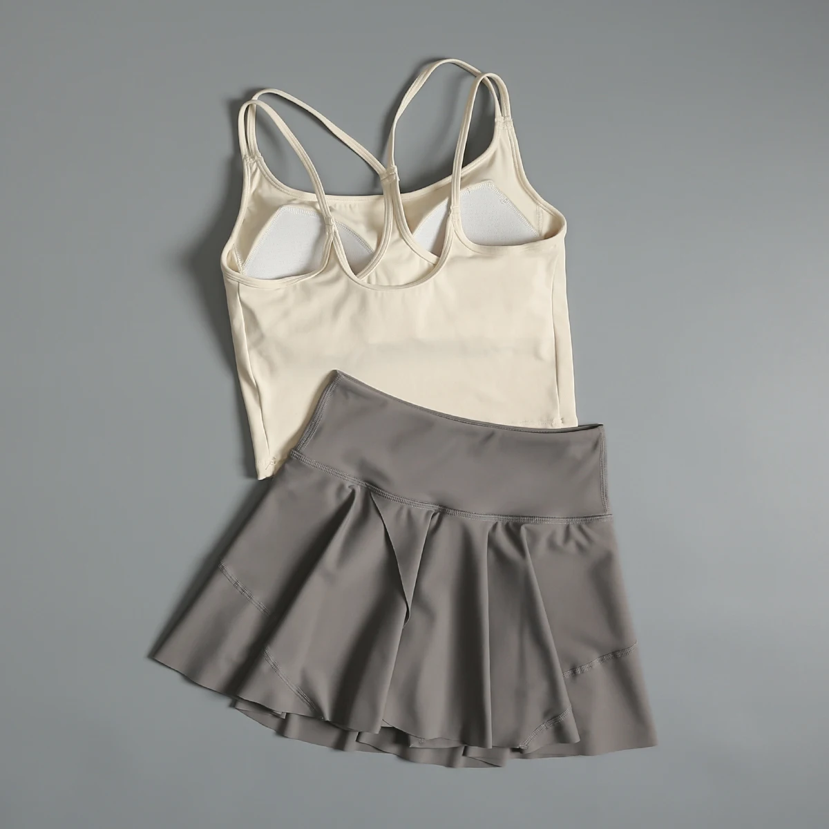 Traje deportivo para correr de alto valor para mujer, traje de ejercicio físico para bádminton, tenis, verano, nuevo conjunto de dos piezas para yoga 2025