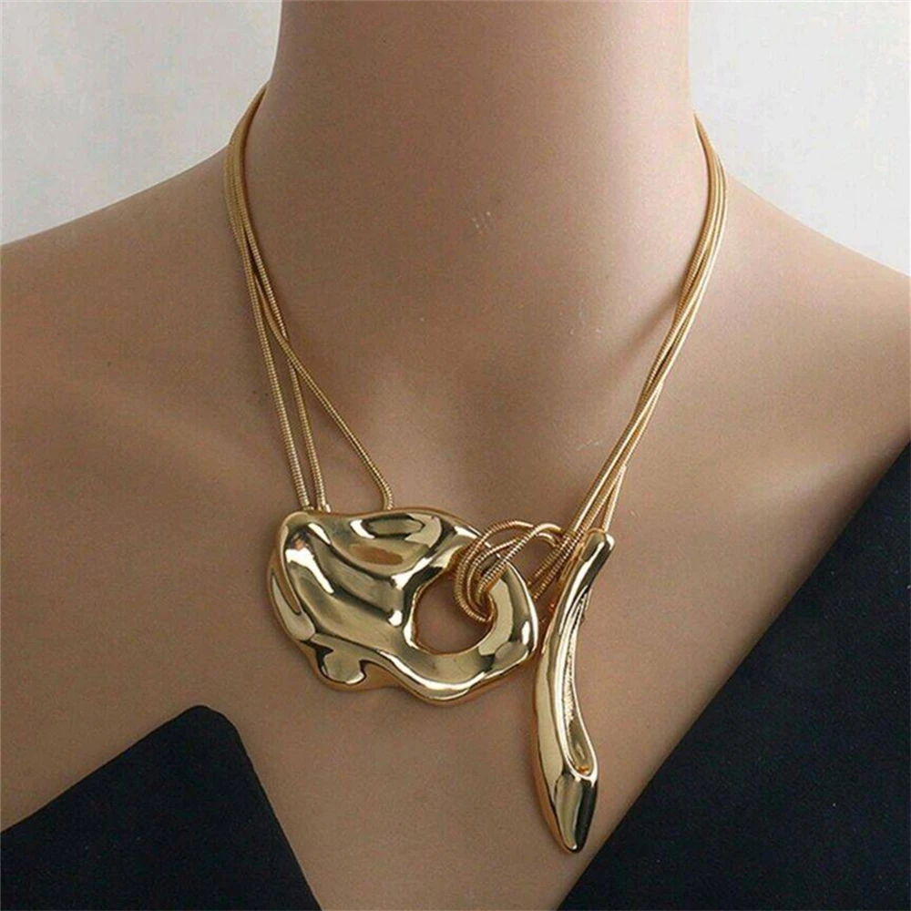 

Exaggerated Geometric Metal Simple Design OT Buckle Multi-layer Necklace for Women European and American Fashion Jewelry