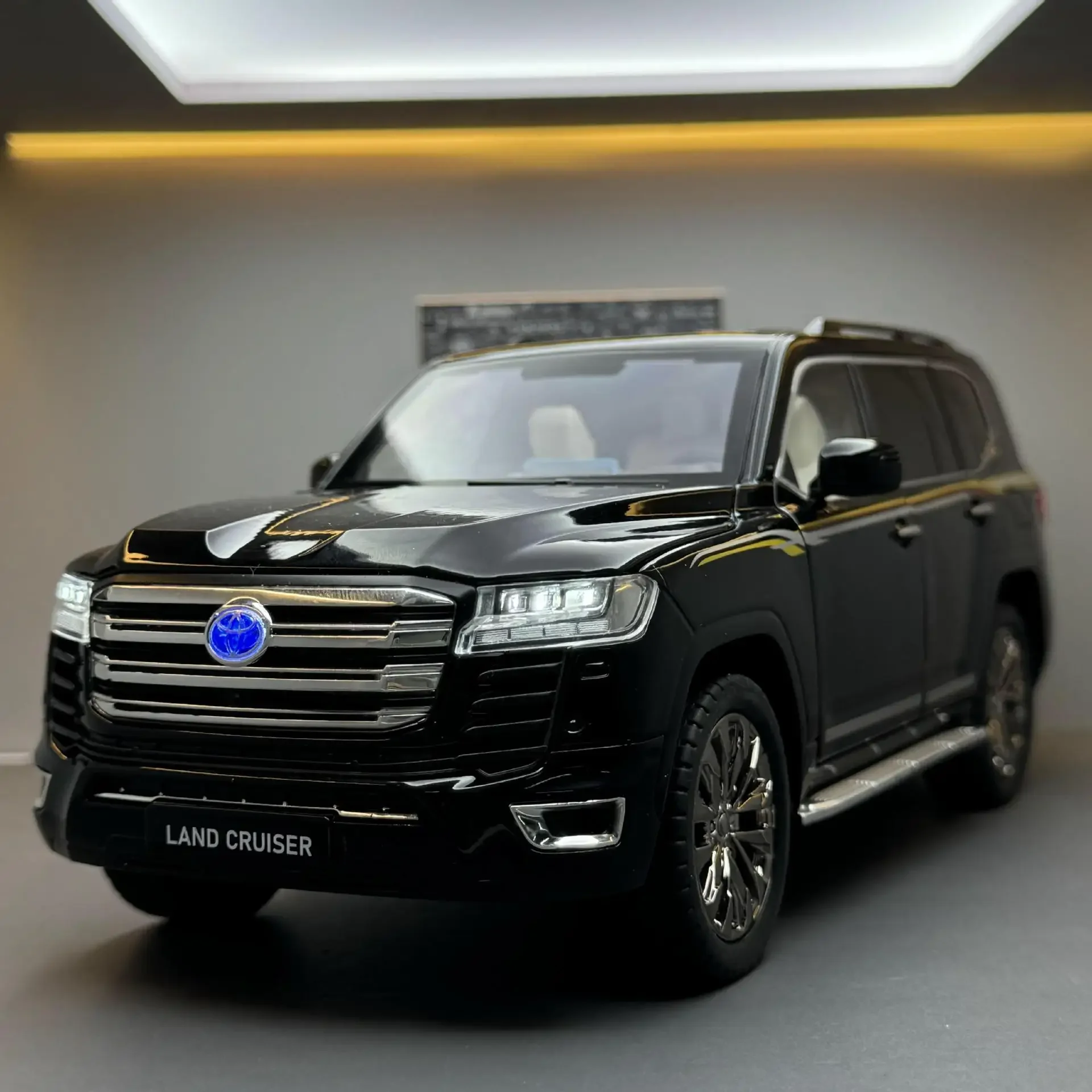 Große 1:18 Toyota Land Cruiser LC300 SUV Legierung Auto Diecast Modell Sound Licht Spielzeug Modell Display Ornamente Kinder Spielzeug geschenk