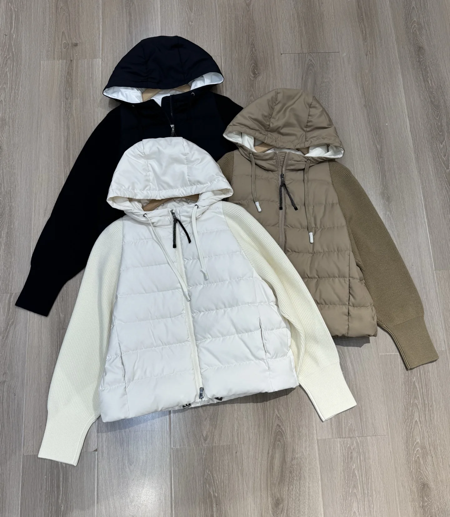 Nuovo tessuto antivento e impermeabile Piumino in piuma d'oca bianca in lana cashmere con maniche a pipistrello Stile corto