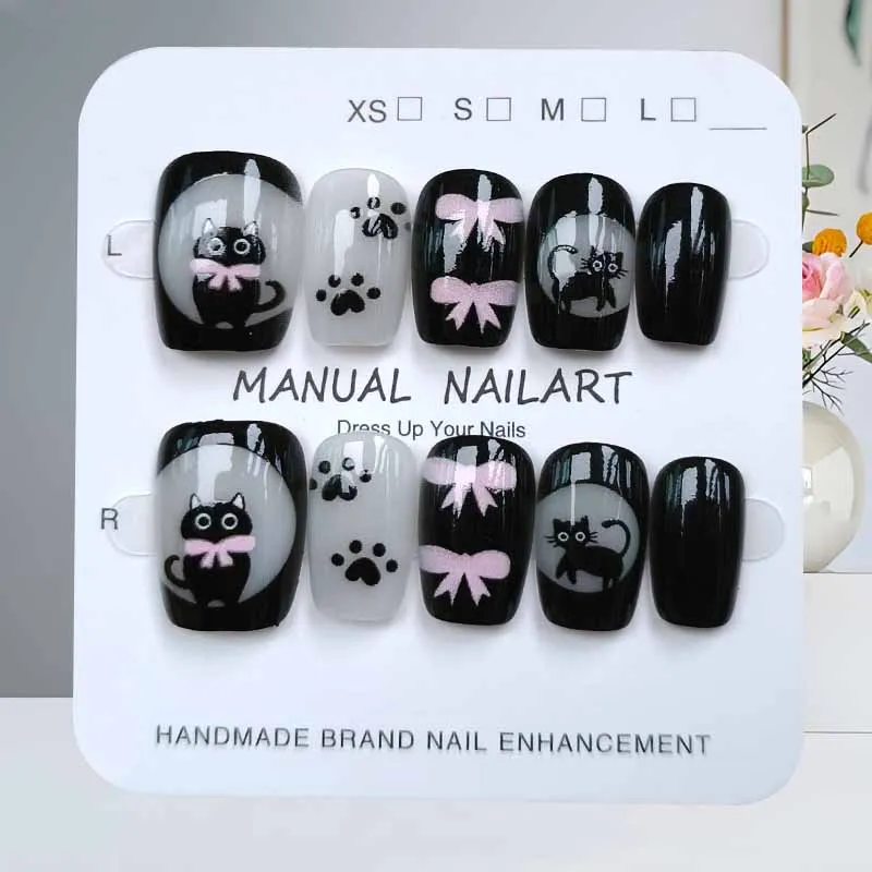 10枚入り 可愛い漫画 黒猫とピンクの蝶結び ハンドメイド つけ爪 スクエアヘッド ネイルパッチ キャットアイ ネイルスライス 付け爪 ネイルアート
