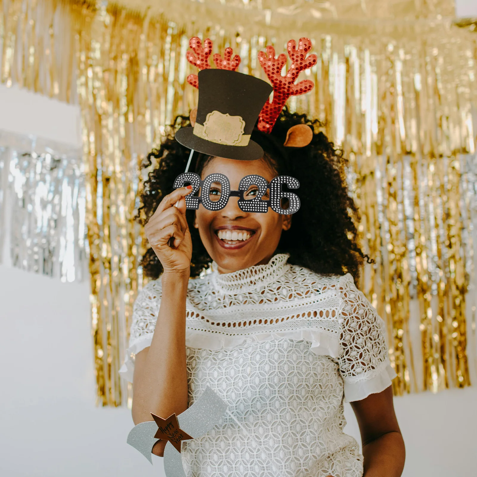 

4pcs 2026 Happy New Year Glitter Number Eyeglasses Lightweight Party Photo Booth Props For Nye Celebration Class Of 2026
