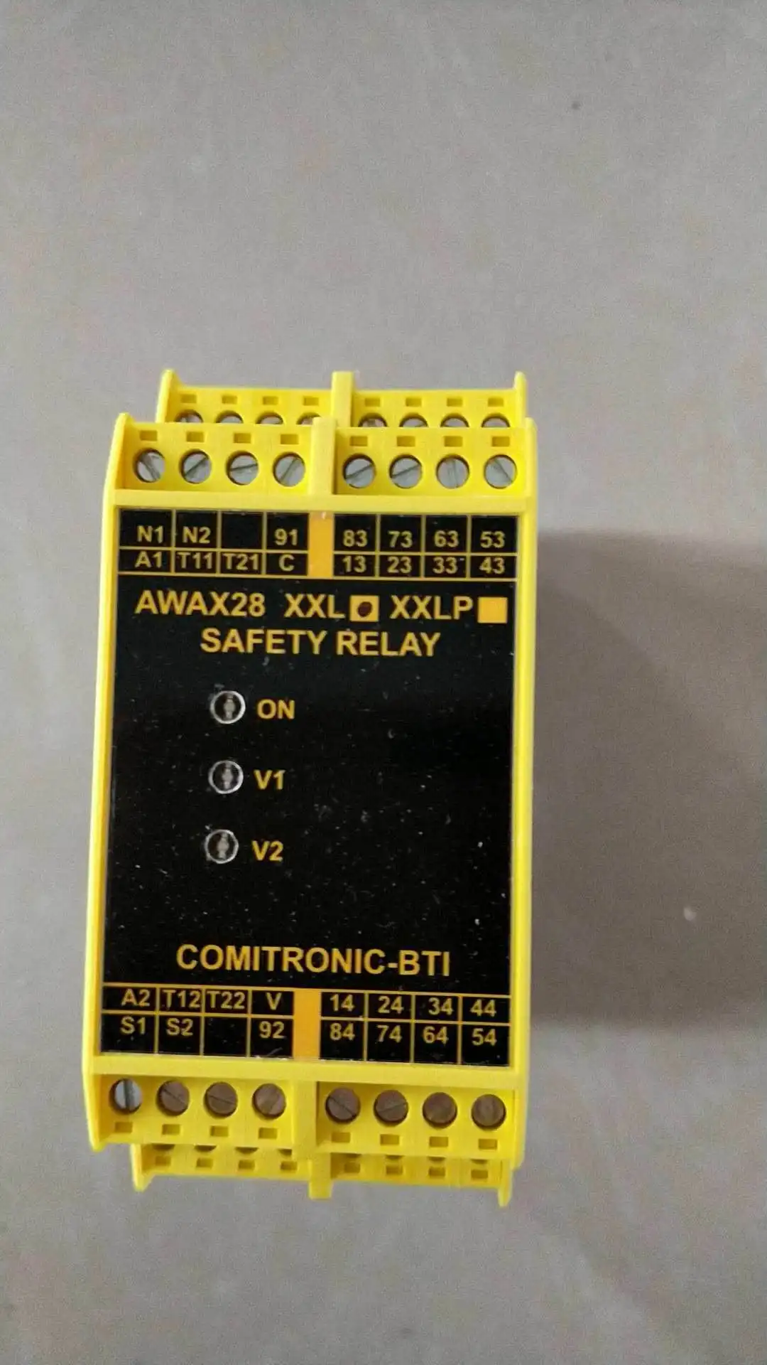Agent French BTI Safety Relay Awax26xxl/AWAX28XXL/COM3C Original Genuine Spot