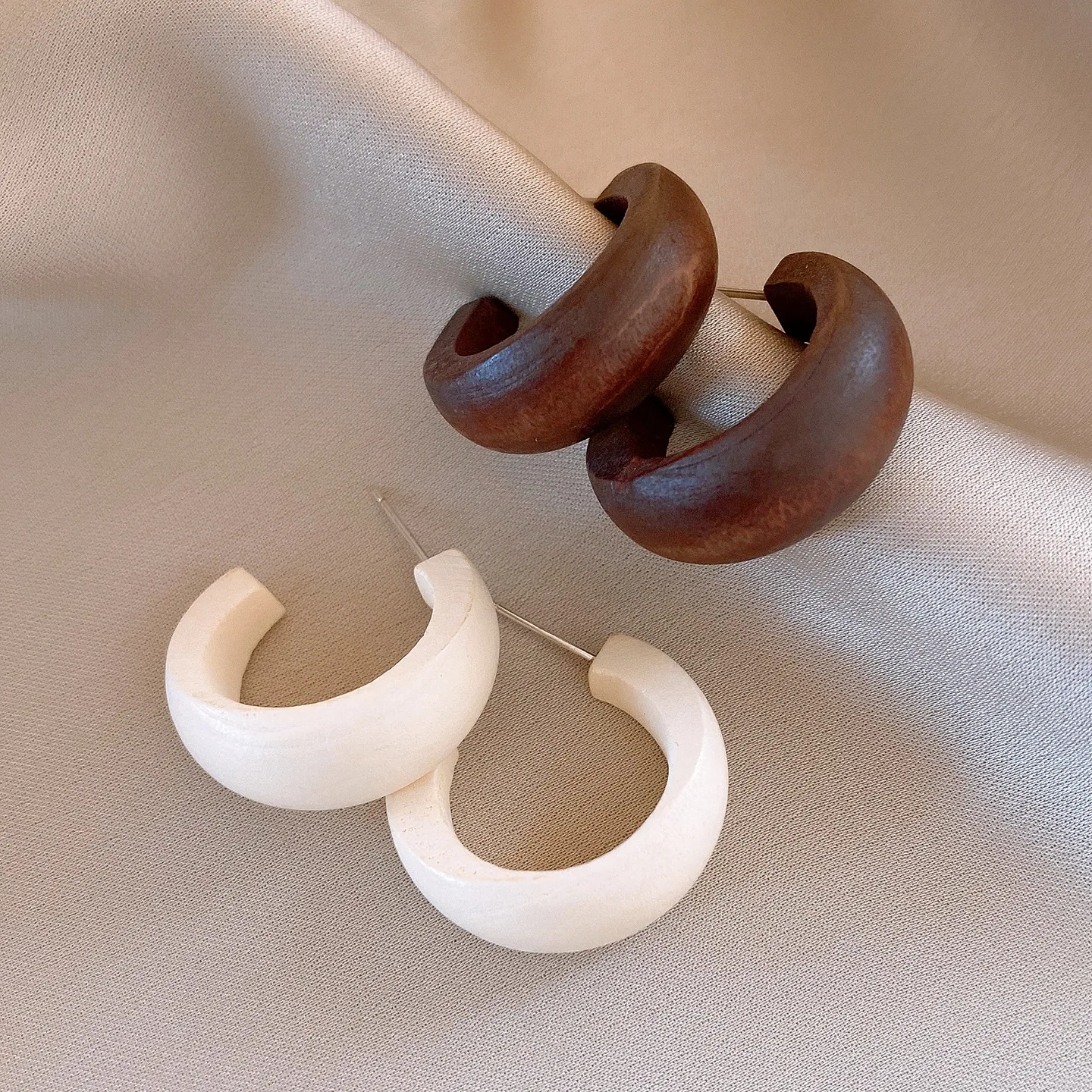 أقراط على شكل حرف C تصميم أنيق وخواتم أذن أنيقة وفريدة من نوعها ومتعددة الاستخدامات ومجوهرات مناسبة للنساء 2026 أكريليك كوري #6