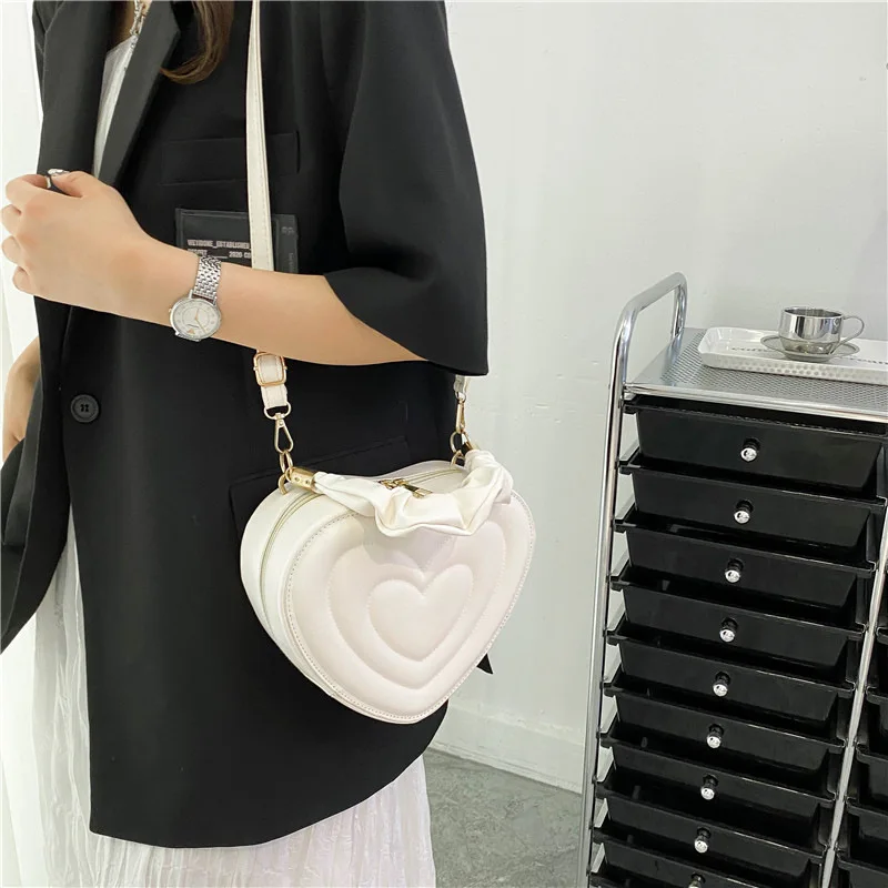 1Pcs Mode Liebe Herz Form Schulter Tasche Kleine Handtaschen Designer Umhängetaschen Für Frauen Solide Pu Leder Top Griff tasche – Detail 3