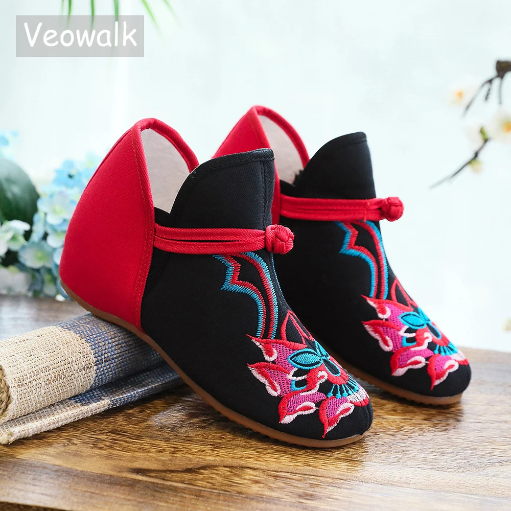 Veowalk Handmade Cotton Chinese Style Shoes Women Old Peking Flats Flower With Embroidery Soft Sole Breathable Cloth Sneakers