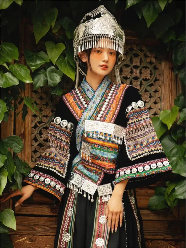 

Ethnic costume travel photography art Black women's clothing with style