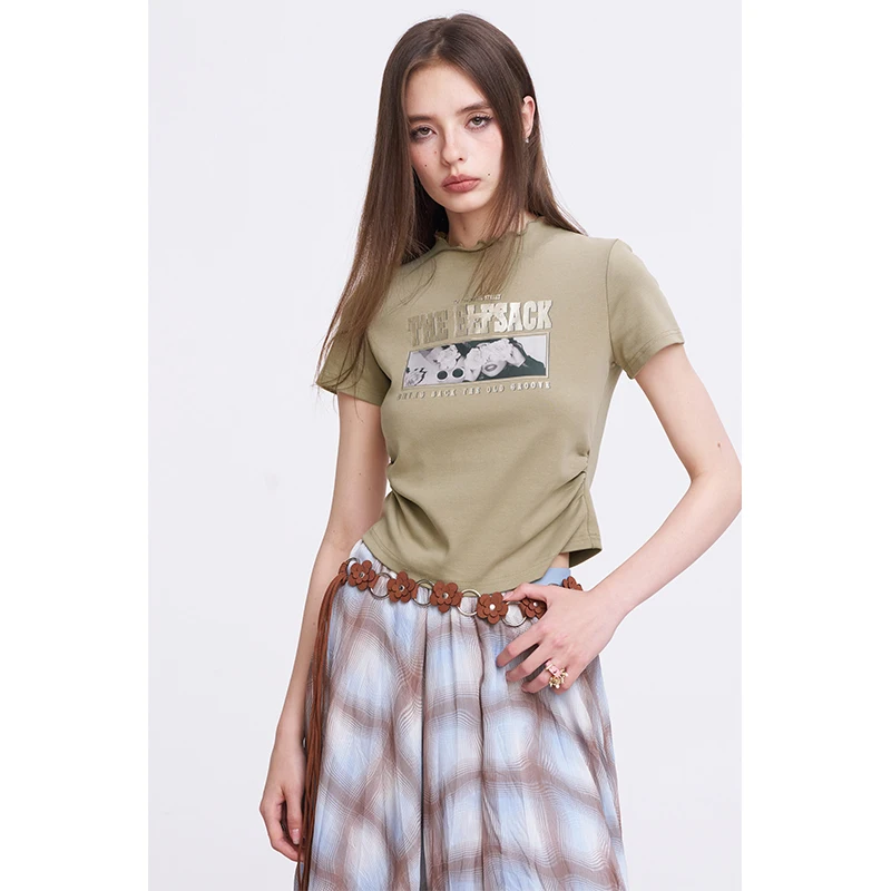 ELFSACK Women's Green Slim T-Shirt with Portrait Graphic Print, Y2K Ruched Short Sleeve Tee for Summer, Chic Aesthetic Crop Top