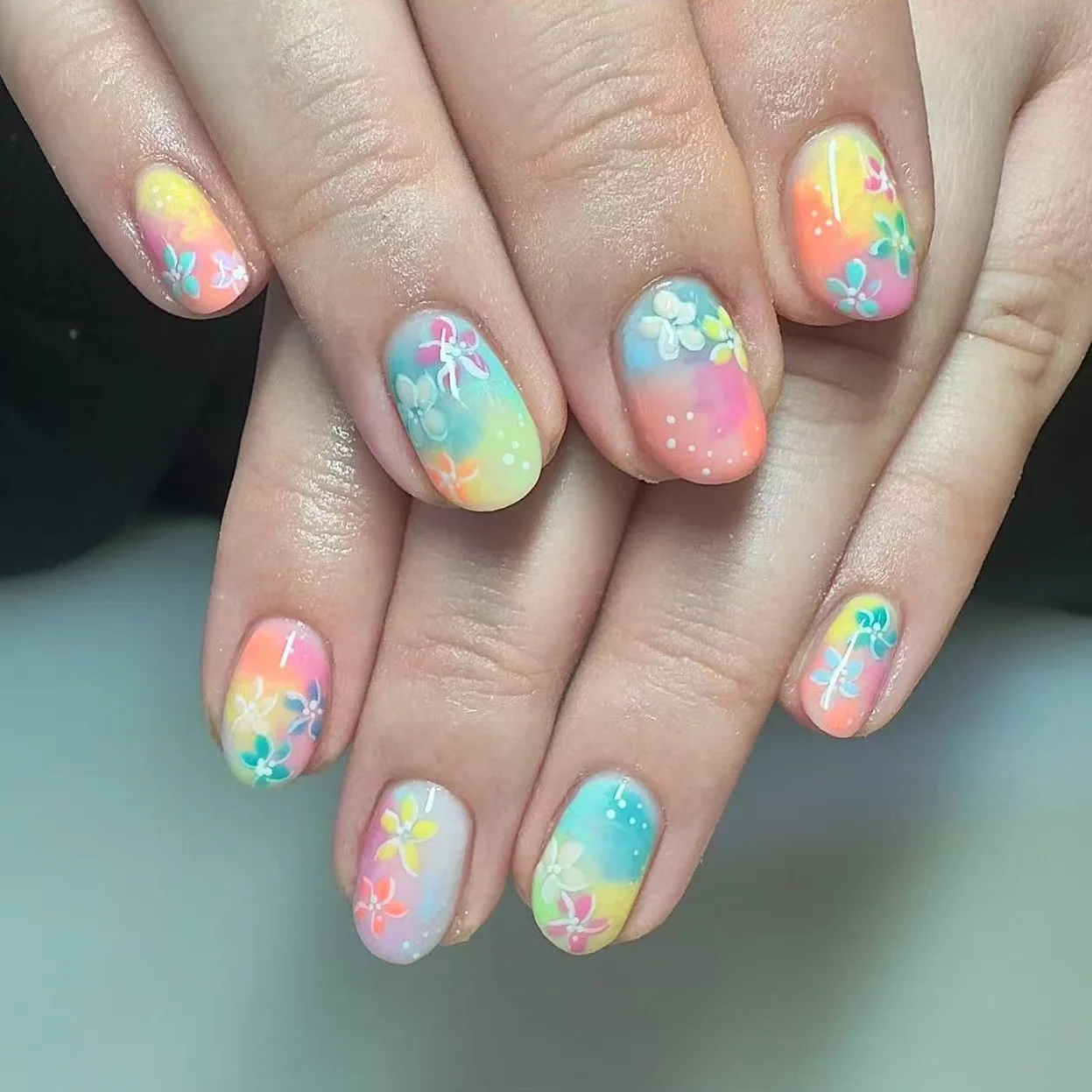 

24Pcs Colorful Smudge Flower Design Press on Fake Nails Short Round Head False Nails Detachable Artificial Full Cover Nails Tips