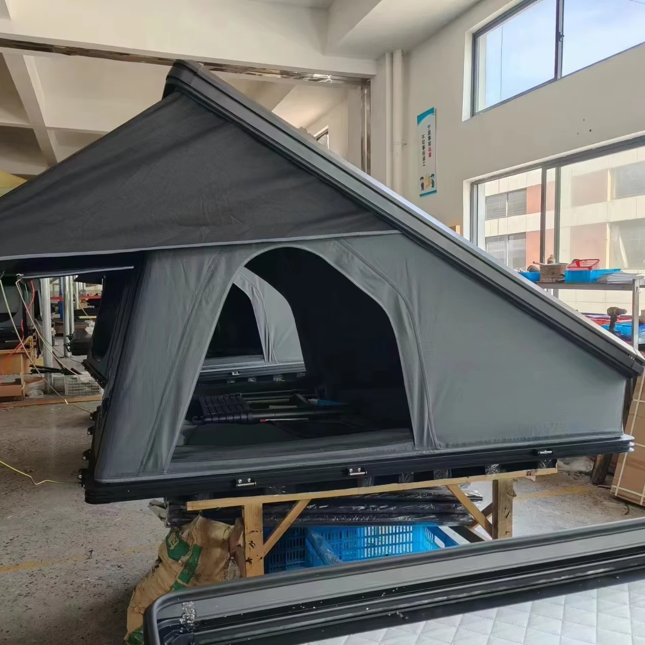 

WJW DZ Advanced Customization OEM Outdoor Camping Waterproof 4 People SUV Aluminium Alloy Rooftop Tent Triangle Hard Shell Top R