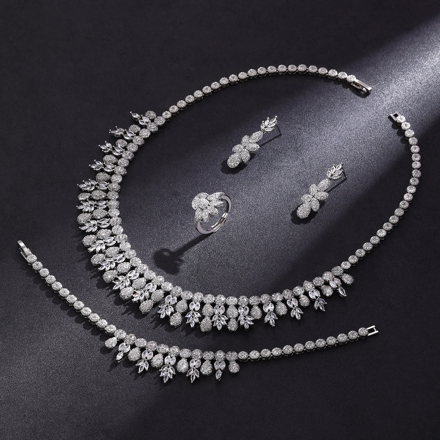 

2024 New 4-Piece Bridal Zirconia Full Set Women's Party Jewelry Set Luxury Dubai Nigeria CZ Crystal Wedding Jewelry Set