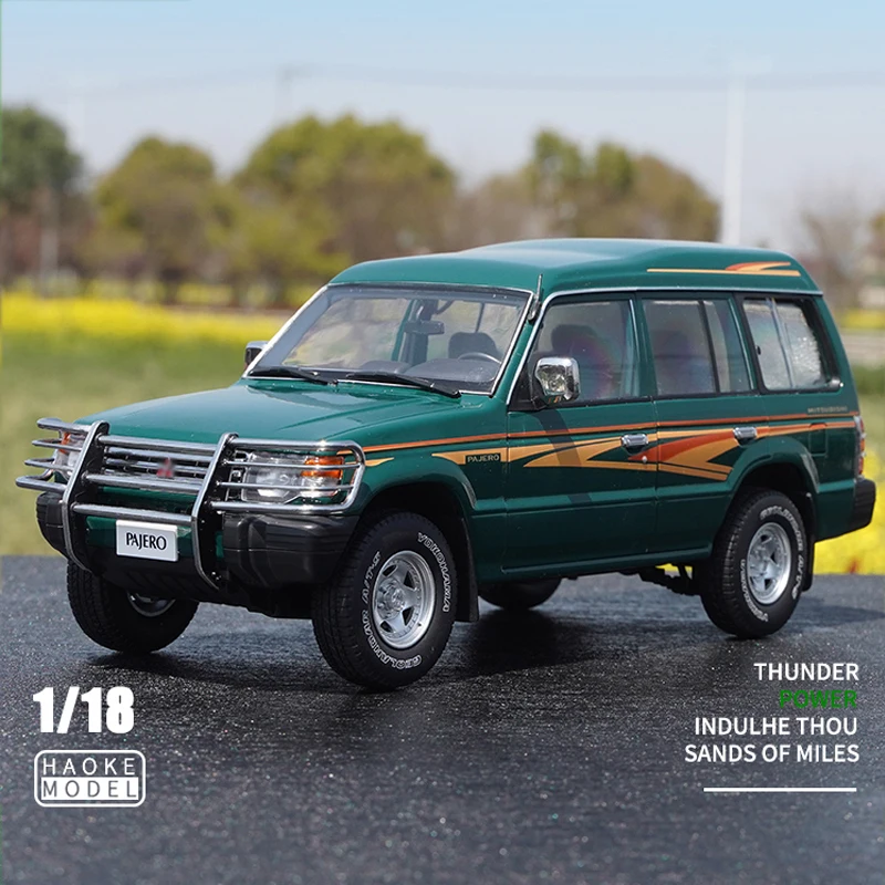 Model Car 1:18 Pajero V31 Jeep off-road Alloy Simulation Full Door Design Suitable For Collecting and Displaying Gifts