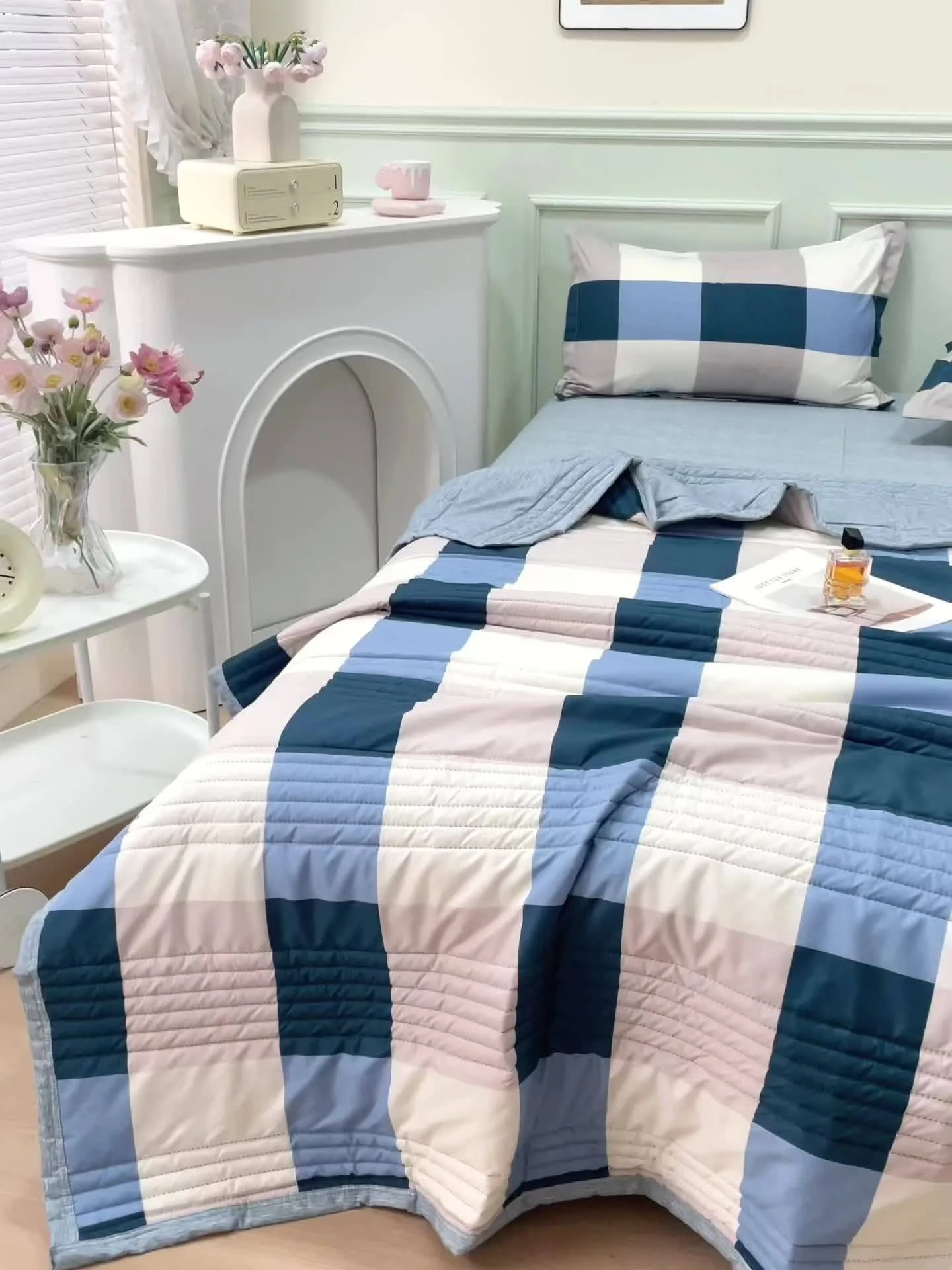 Light Beige-friendly Summer Cooling Quilt Set Floral Style Craft Soft And Comfortable Quilt for Single Double Hotel Home Bedroom