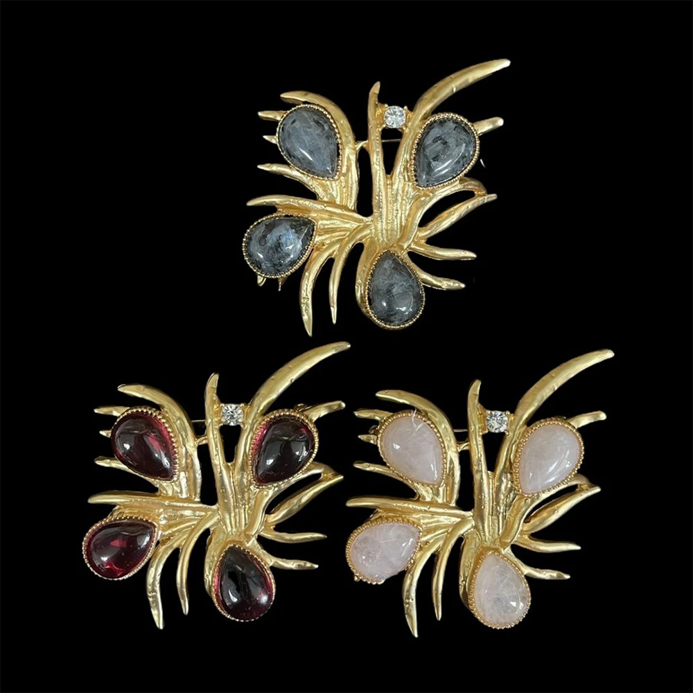 

Fashion Senior Temperament Copper 22K gold platings with Rheinstone Brooch for women's girl gift Corsage Jewelry Accessory