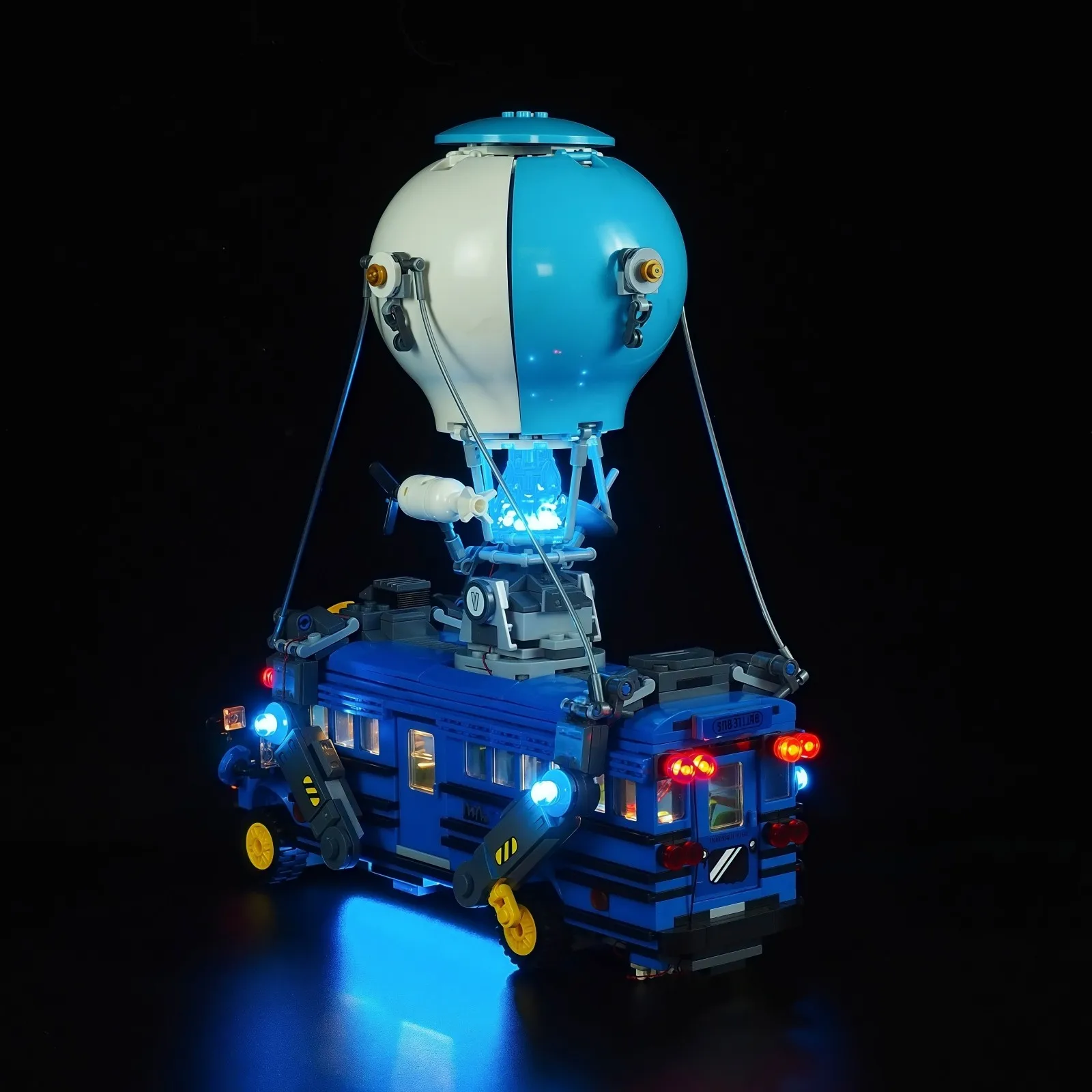 مجموعة إضاءة LED MAXCXT لسلسلة ألعاب حافلة المعركة LEGO 77073 مصباح ديكور ذاتي الصنع لا يشمل مجموعة مكعبات بناء ليغو ﻿