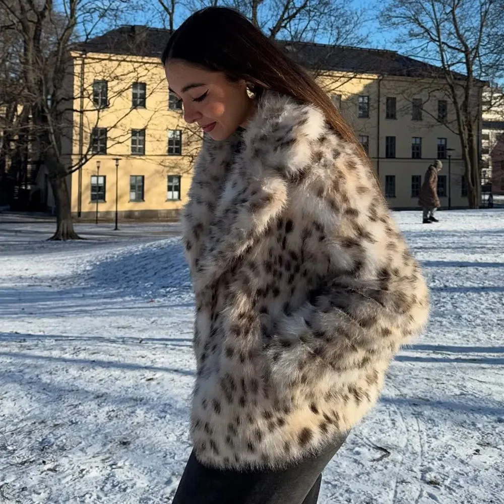 سترة شتوية كبيرة الحجم للنساء سترات دافئة بطبعة الفهد معطف فرو صناعي للنساء بأكمام طويلة وسحاب سترة منفوشة فضفاضة غير رسمية