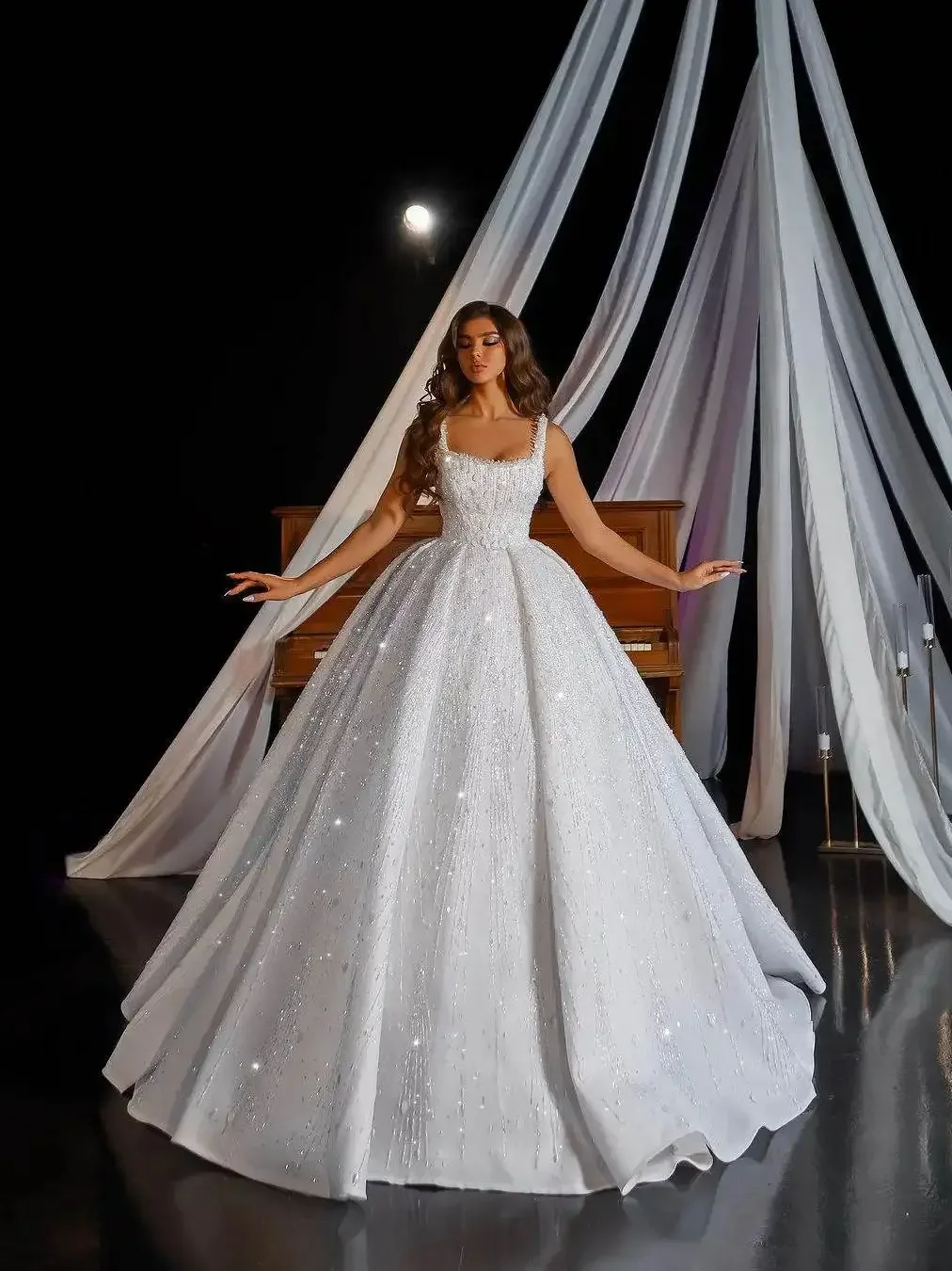 

Свадебные платья на заказ: блестящие, бальные, с квадратным вырезом, пайетками, бисером, без рукавов, больших размеров, для невесты (Vestido De Noiva)