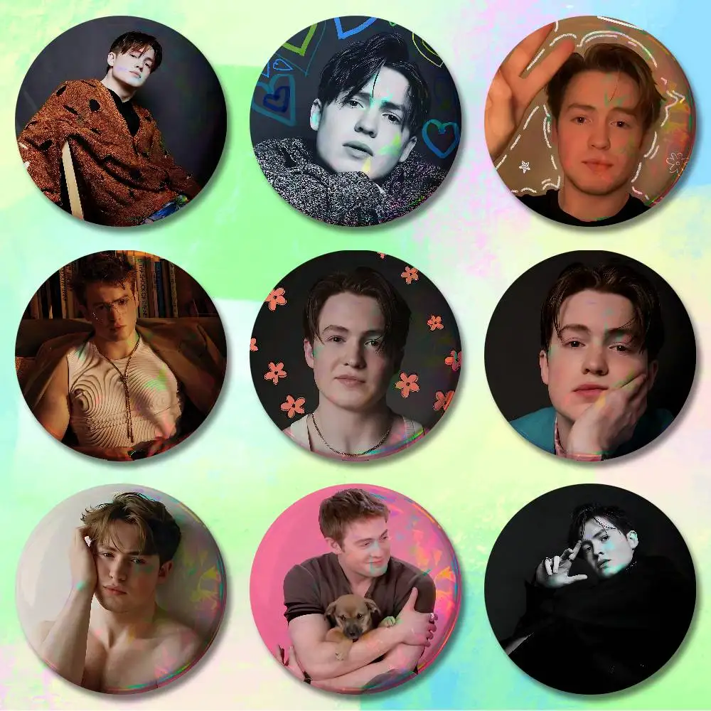 Actor k-kit c-conor insignias personalizadas 75mm 44mm 25mm broche mochila sombrero alfileres esmaltados accesorios juguetes regalos