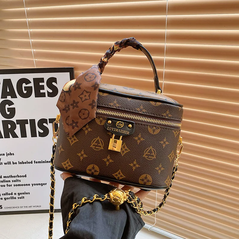 2026 New Korean-style Fashion Retro Chain Box Bag Versatile Shoulder Crossbody Bag