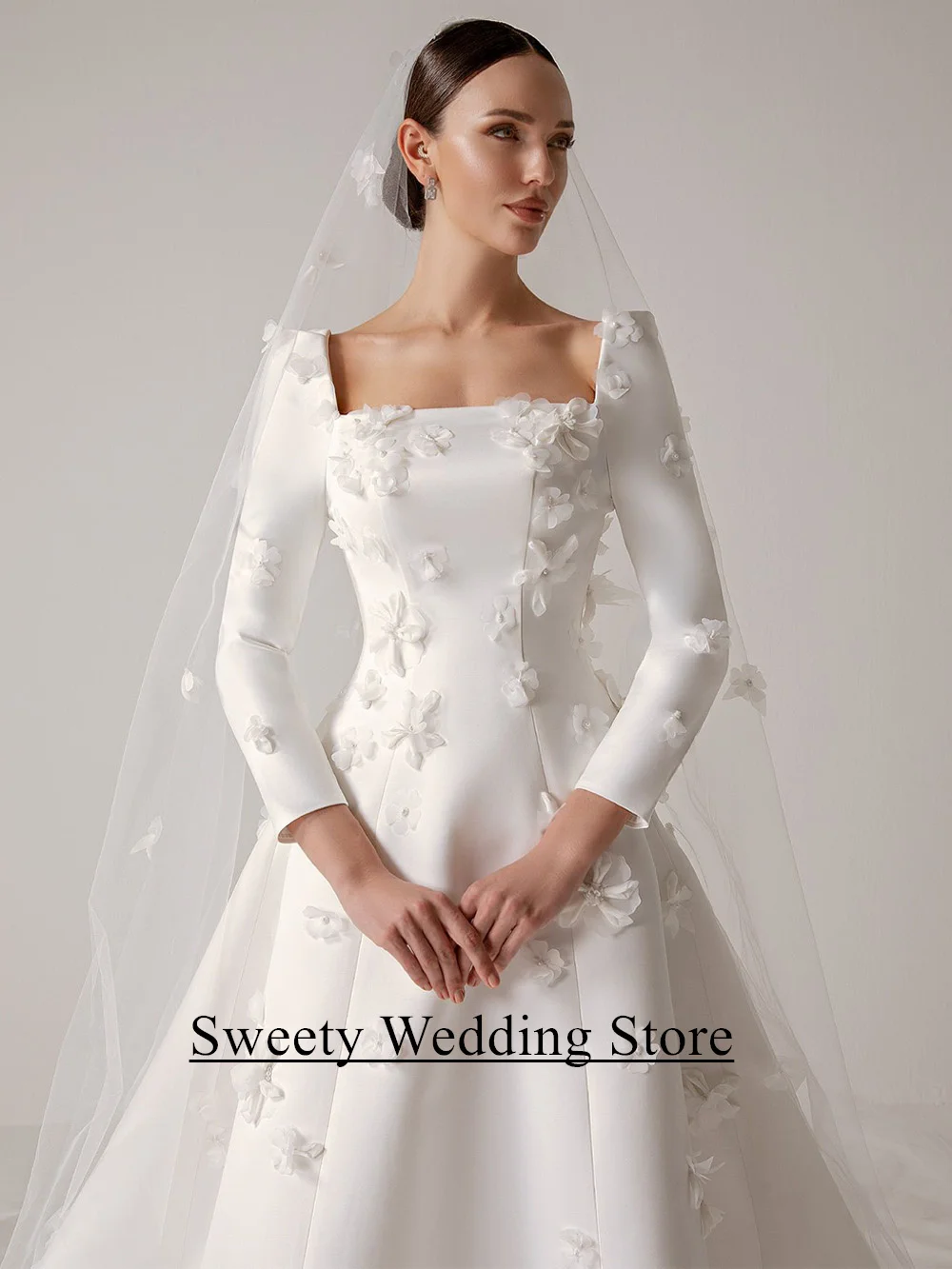 Saudi ชุดแต่งงานที่กําหนดเองสแควร์คอยาวแขนยาว 3D ดอกไม้สาย Court Train ซาตินชุดเจ้าสาว Vestido De Noiva