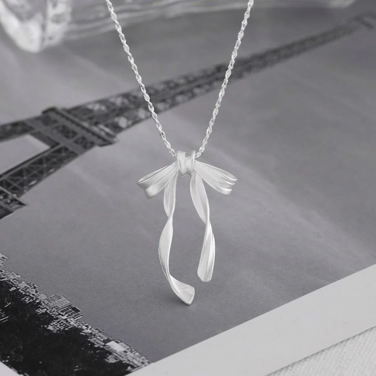 Süßer, cooler Stil Metallband-Schleife mit simulierten Perlenkette für Frauen, zierliche elegante Twist-Schleife Choker, ästhetischer Schmuck – Detail 29