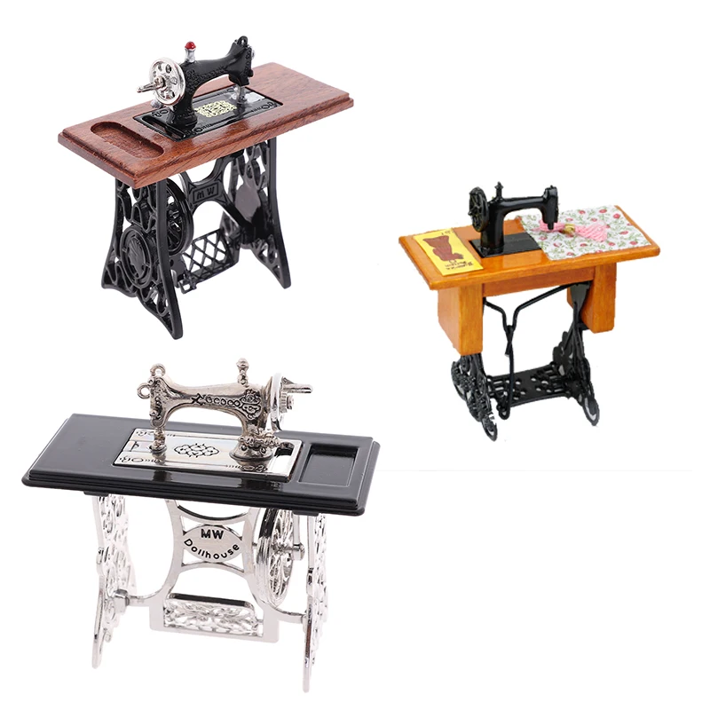 

Wooden Dollhouse Miniature Furniture Families Vintage Miniature Sewing Machine With Cloth For 1/12 Scale Dollhouse Decoration