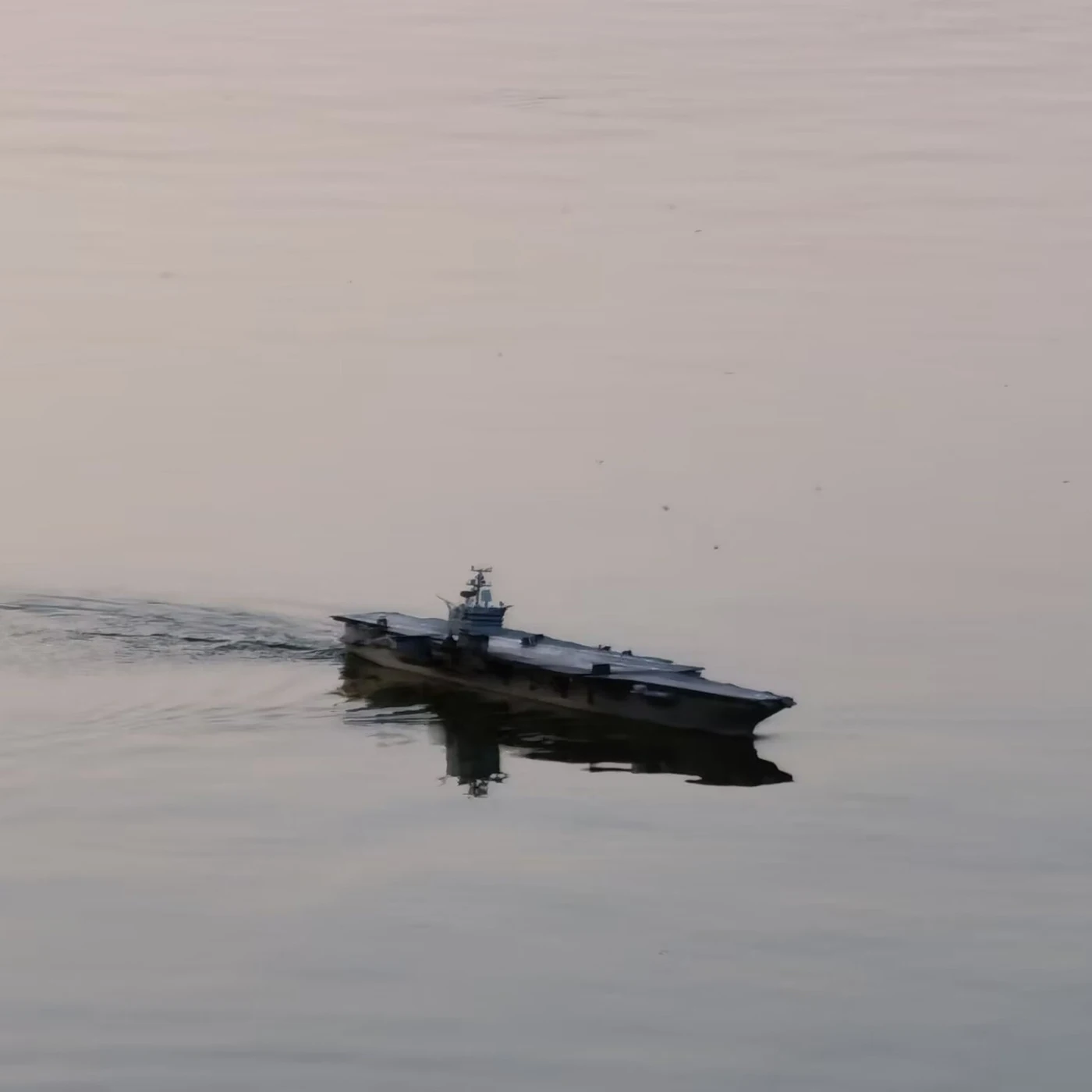 Barco RC de 110cm, versión de los años 90 del portaaviones empresarial, barco de Control remoto, cuatro motores 180, barco RC, modelo RTR, juguete para adultos
