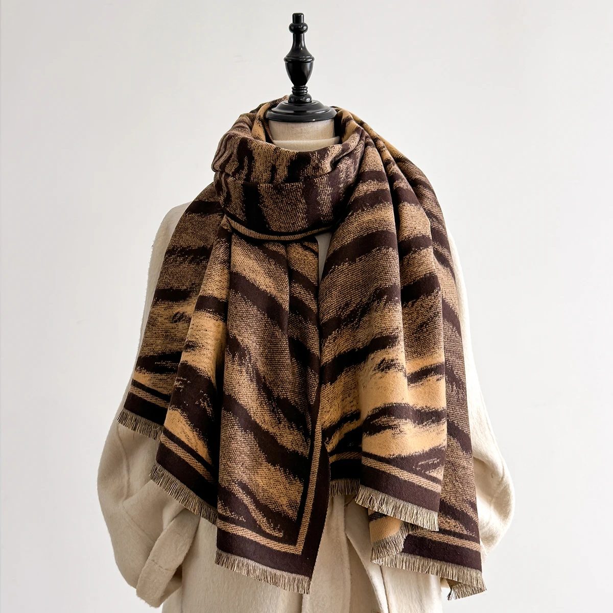 

2025 New Elegance Two-Sided Leopard Print Scarf Warm Fringe Pashmina Shawl Autumn and Winter Outdoor Coldproof Windproof Blanket