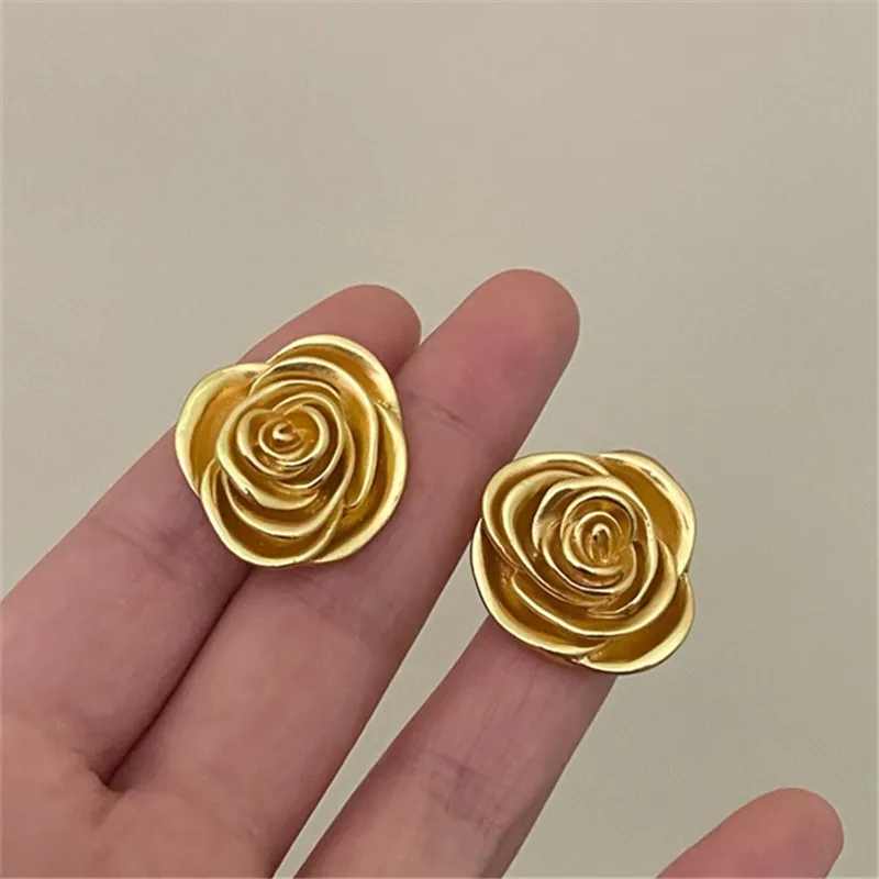 XIALUOKE Gold Color Rose Stud Earrings Women Fashion Personality Flowers Earrings Girl Travel Party Wedding Jewelry Accessories