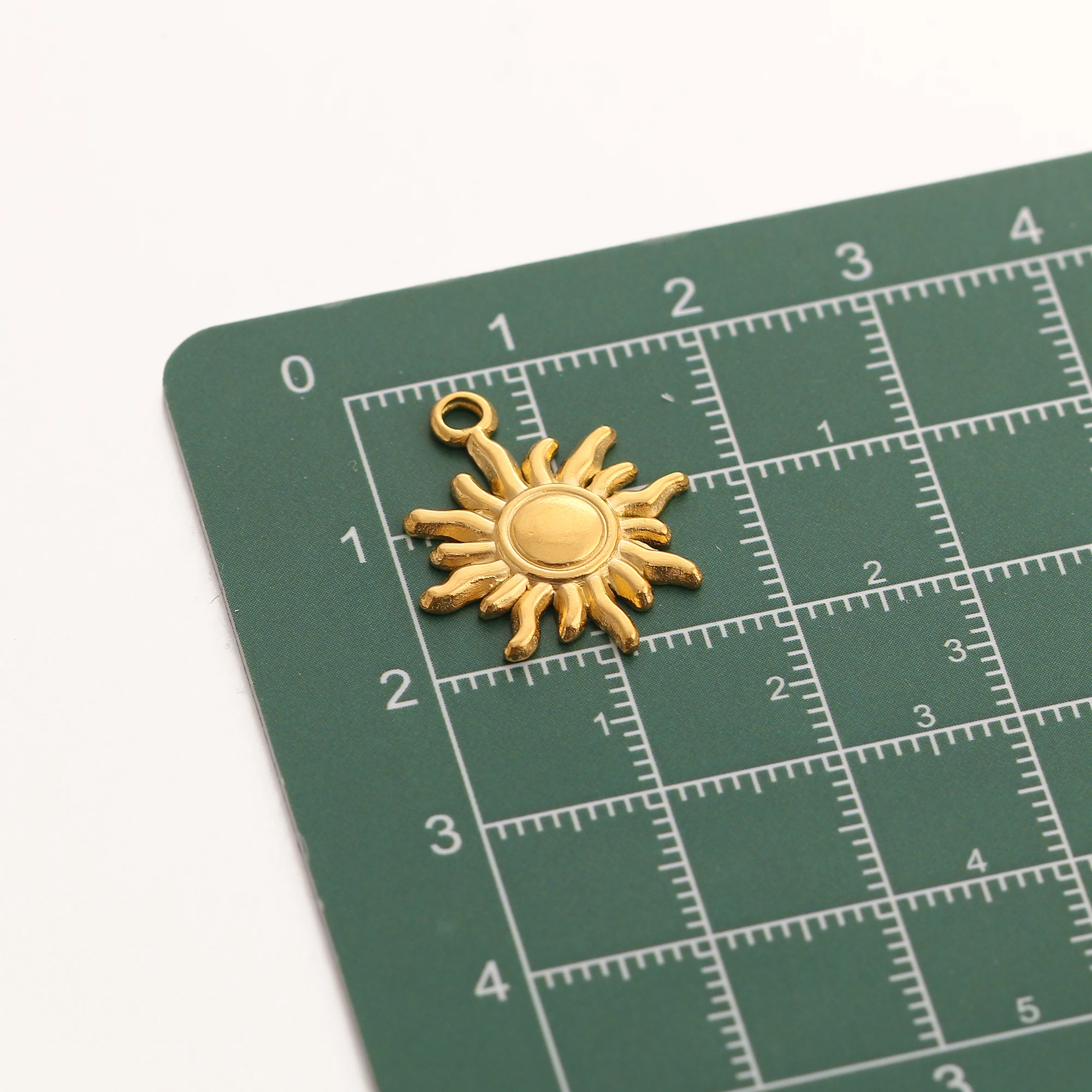 3 Stück Vintage Sonne/Stern/Erde Sonne Charm 3D Prägung Sunburst Edelstahl Anhänger DIY Armband Halskette Erkenntnisse Schmuckherstellung – Detail 25