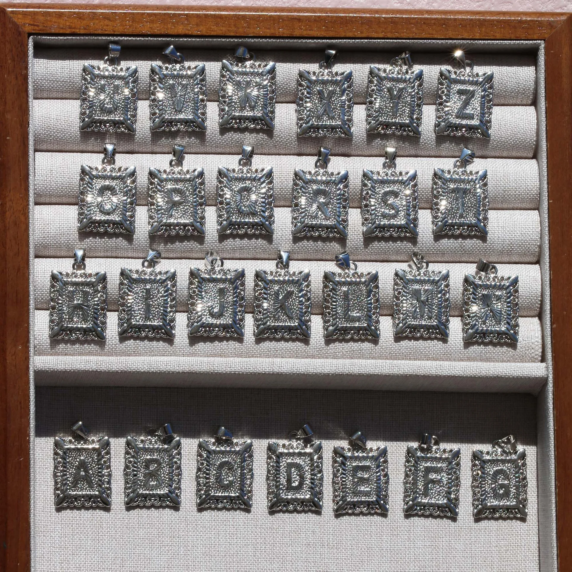 

26Pcs/Hot selling 26 English letter Tarot card pendants copper gold-plated square letter Pendant Jewelry Birthday Gift