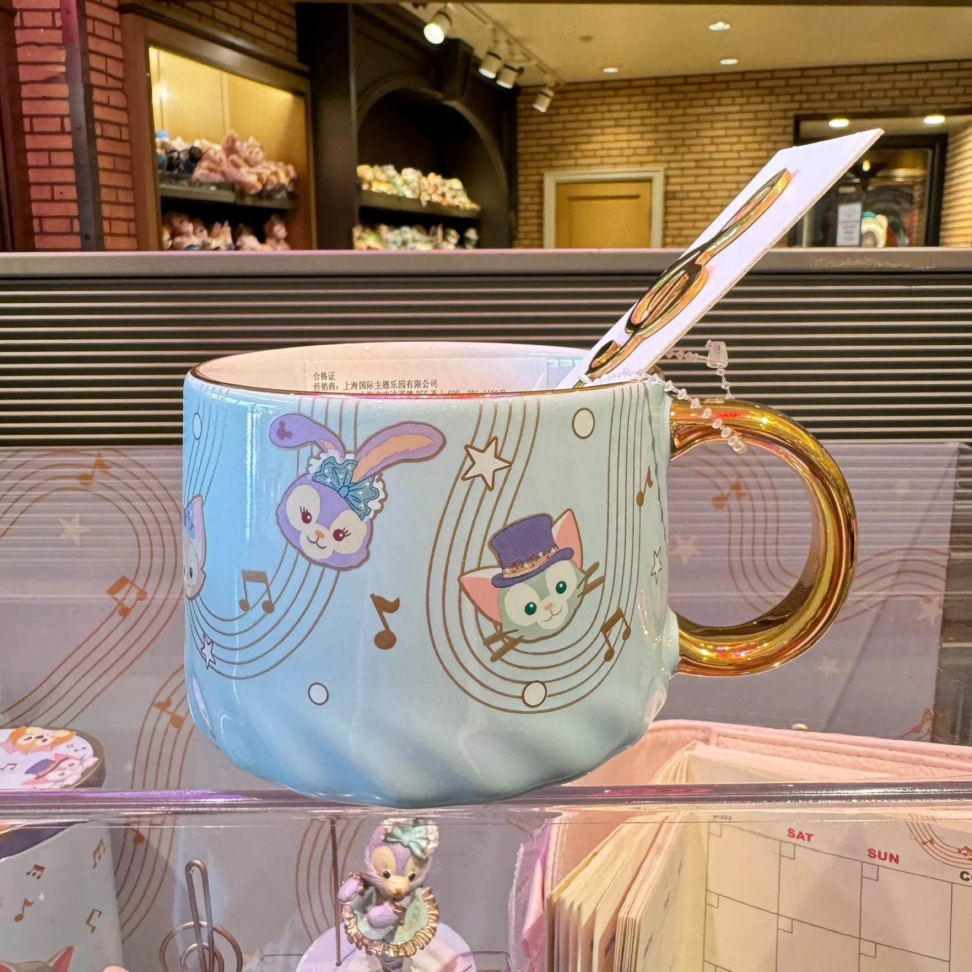

Disney Dream Seven Bo set comes with a spoon, ceramic water cup. It is a children's birthday gift and commemorative item