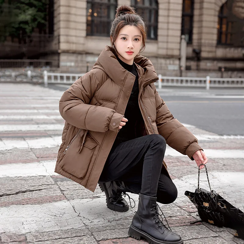 

Новая зимняя утепленная хлопковая куртка 2024 года для женщин: модное теплое вязаное пальто с капюшоном в корейском стиле, маленький размер